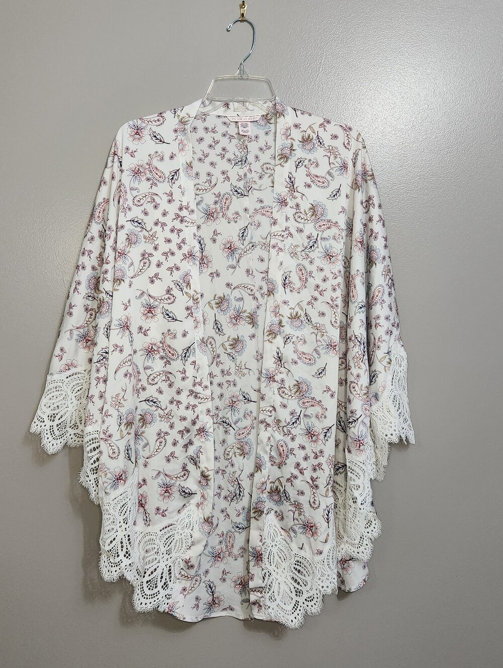 Victoria Secret White Floral Embroidered Shawl M/L